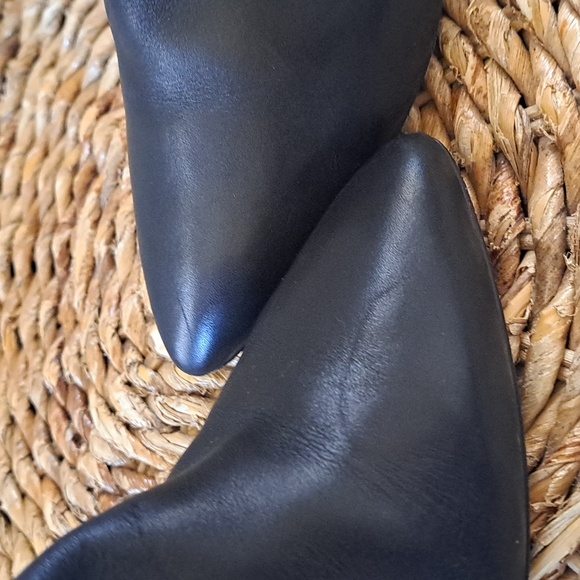 Cole Haan Womens Elyse Black Leather Ankle Booties Pointed Toe Zip 2" Heel S-6.5 - Picture 4 of 8